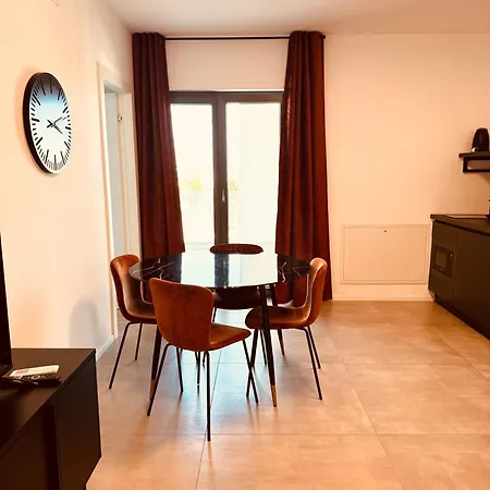 Marisabella 6 - 8 *