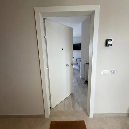 Apartament Marisabella 6 - 8 *